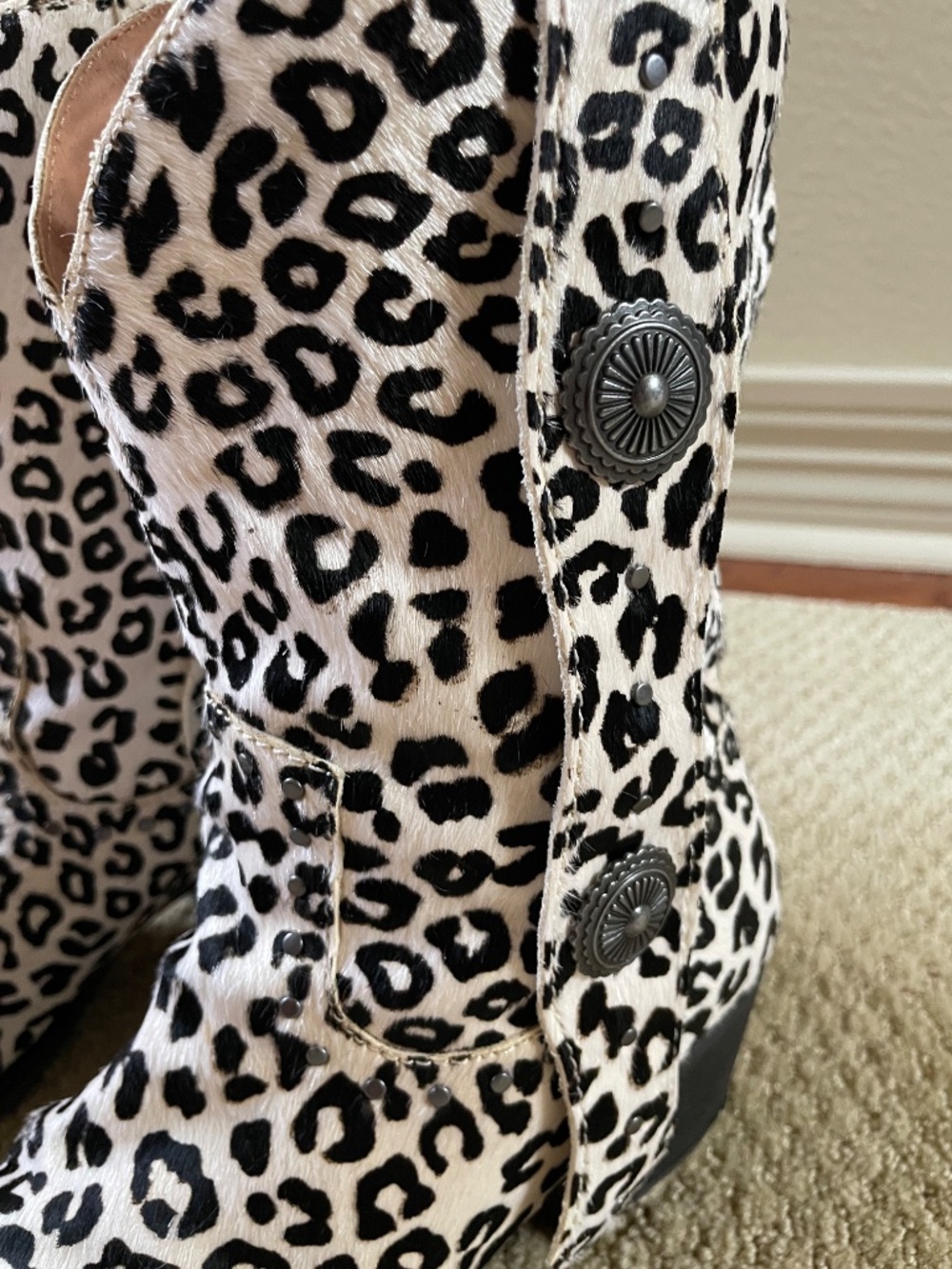 Sexy Dingo “Snow Leppard” Hair-on-Hide Cowboy Boots (8) - Picture 11 of 14